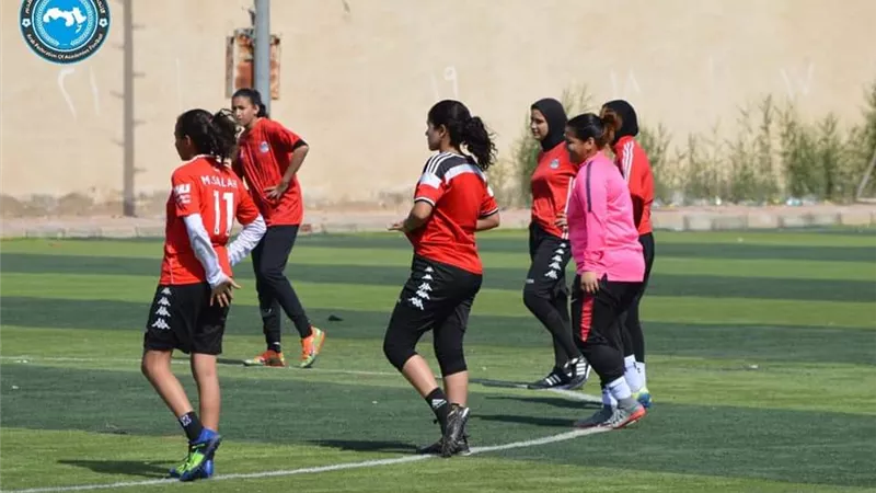 زيارة عبداللطيف إمام لمنتخب مصر النسائي للأكاديميات تثير علامات الاستفهام.. صور