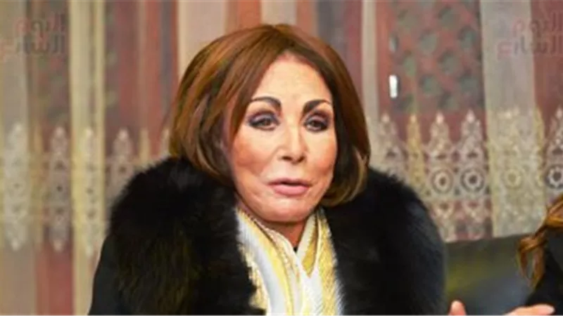 بعد حديثها عن السيسي.. لبنى عبد العزيز «تريند» جوجل 