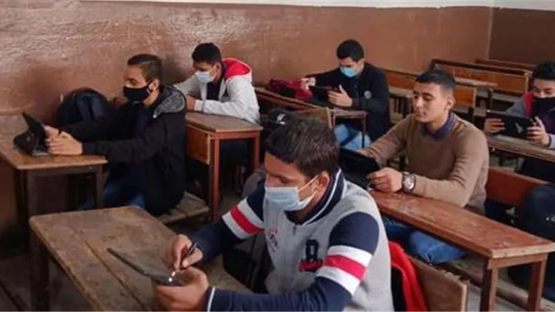 التعليم تُعلن نسبة حضور طلاب أولى ثانوي بامتحاني «العربي» و«الأحياء»
