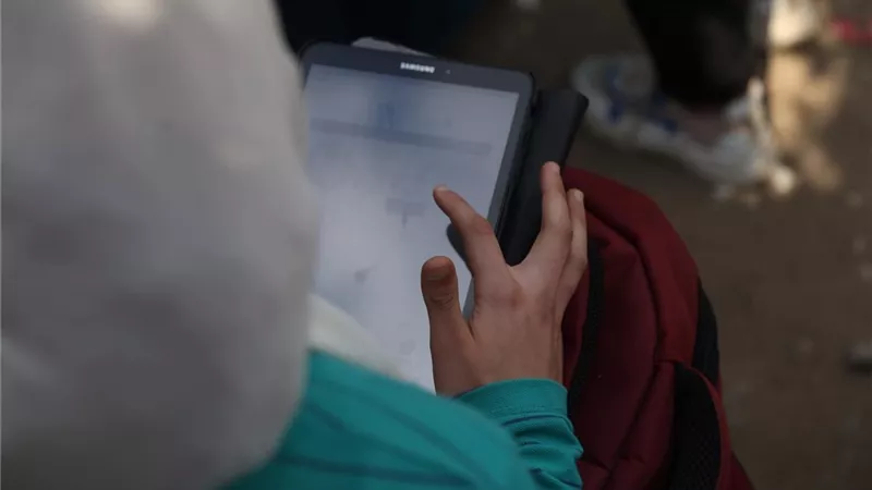 «التعليم»: يحق للطالبات استخدام شريحة بيانات غير الموجودة على التابلت