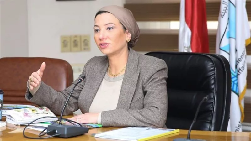 وزيرة البيئة: «هندق على بابك» حملة تطوعية ينفذها الشباب والمرأة بالقرى