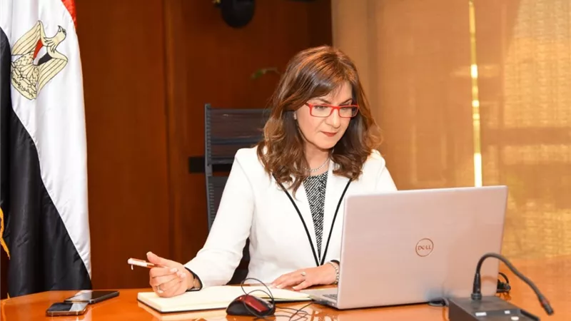 سيدة أعمال مصرية يونانية تدعم 