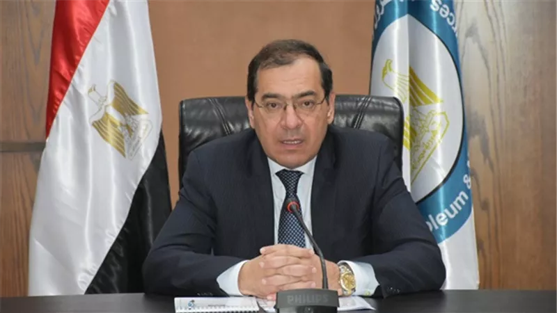 «الملا» يتابع «خطة الغاز الطبيعي» لـ 1.2 مليون وحدة بـ «حياة كريمة»
