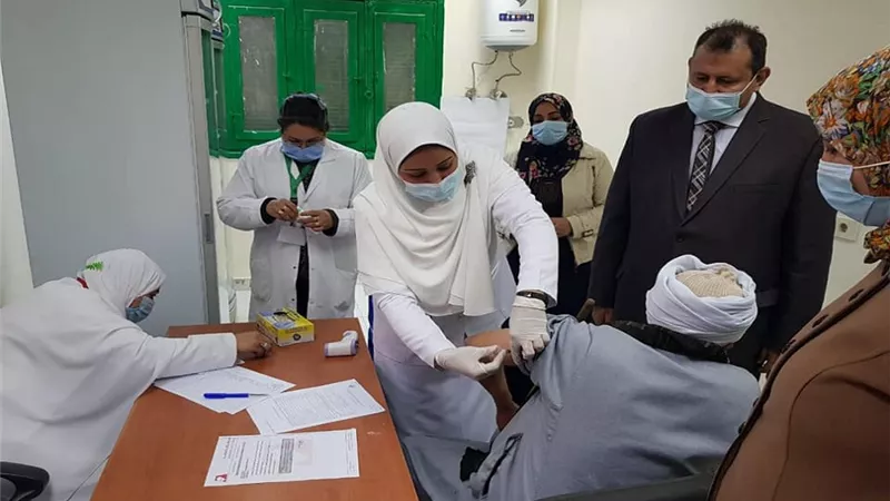  «صحة النواب» ترصد تجربة أول يوم تطعيم كورونا للمواطنين..ونائبات: التخوف من اللقاح سيقل تدريجيًا