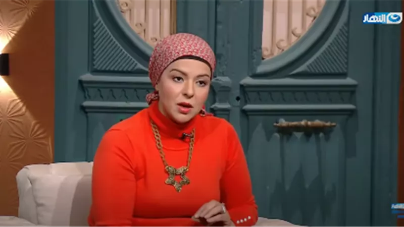 باحثة تكتشف بذور تقضي على الشيخوخة وتعيد السيدة لشبابها.. فيديو