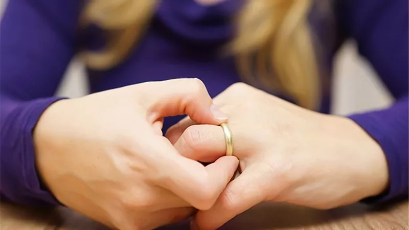 في اليوم العالمي للمرأة.. زوجة تطلب الخلع.. والسبب: آيس كريم