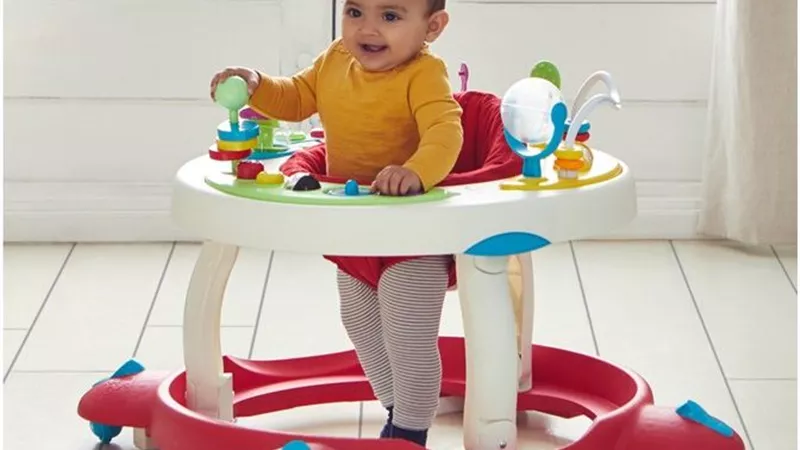 أبرزها المشايات والألعاب.. أشياء تمثل خطورة على حياة الأطفال 