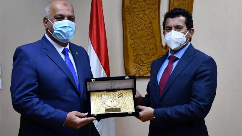 «صبحي» يتلقى خطاب شكر من رئيس الاتحاد الدولي للرماية.. اعرفي السبب
