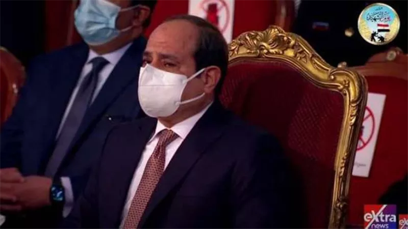 شاهدي.. لحظة بكاء الرئيس تأثرًا بحديث أمهات الشهداء