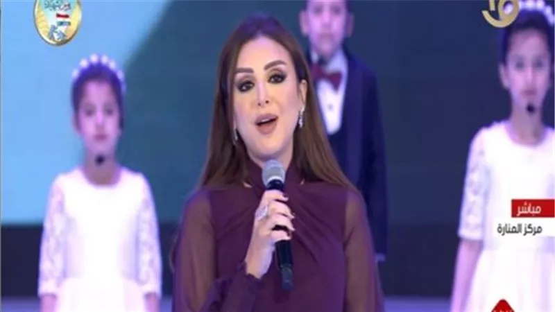 أنغام تختتم حفل يوم الشهيد.. وأغنية جماعية لـ«جنات ونادية مصطفى»