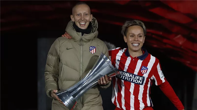 لاعبة «أتلتيكو مدريد» تهزم السرطان وتعود للملاعب قريبًا