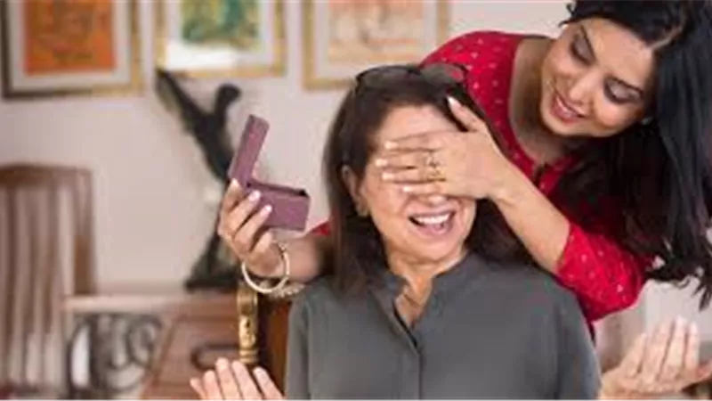 «سكينة بيتزا».. آخر تقاليع الأبناء في عيد الأم.. وأمهات:«كُله شغال» 