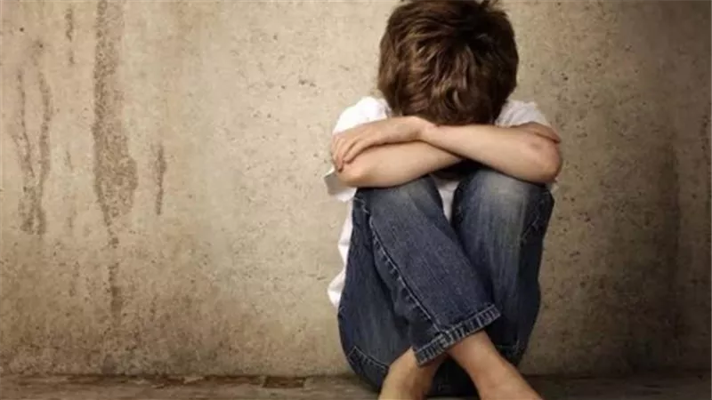 أمه مشغلاه.. قصة طفل متهم بسرقة سوبر ماركت في المعادي 