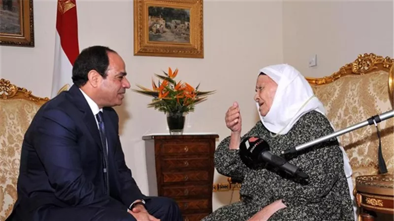 الرئيس السيسي ينعى «الحاجة زينب»: خير نموذج للمرأة المصرية