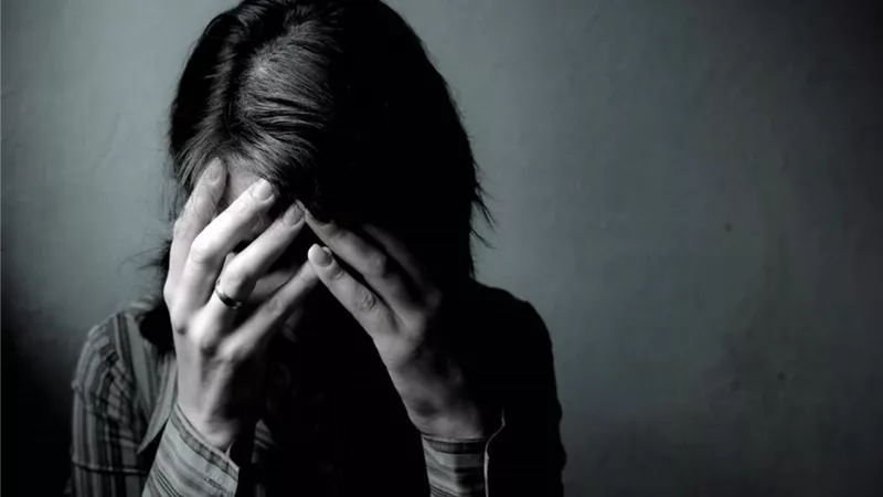 ما لا تعرفه عن مصدر الكآبة والقلق.. خبراء النفس يكشفون الخلل