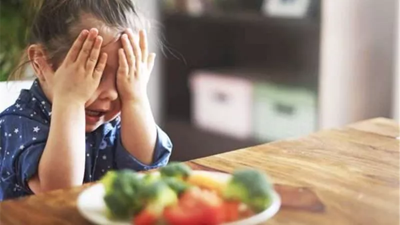 كيف أتعامل مع الطفل الانتقائي؟ القومي للأمومة يُجيب 