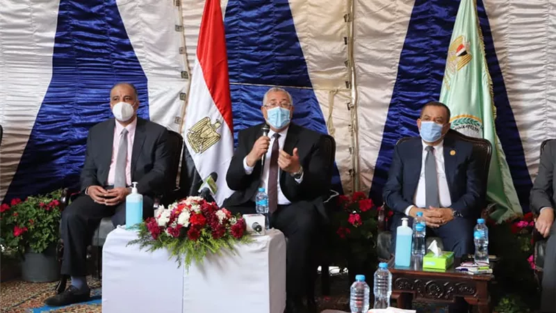 «القصير» يؤكد دعم الدولة للتوسع في إقامة مراكز تجميع الألبان