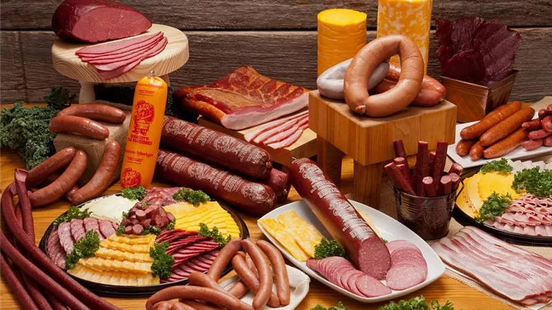 احذري.. اللحوم المصنعة خطر يُهدد أطفالك والحل الأمثل في مطبخك