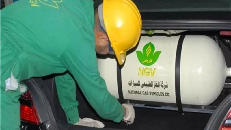 قبل تحويل سيارتك.. تعرفي على رأي الفنيين في استبدال البنزين بالغاز