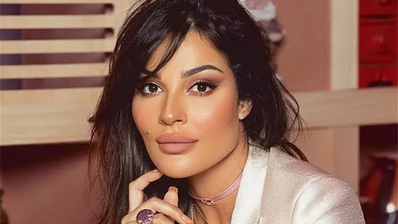 نادين نسيب نجيم تثير الجدل بشأن أطباء عمليات التجميل 