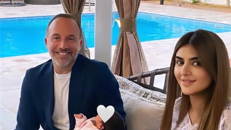 الشيخة مهرة تشارك لحظة لطيفة مع ابنتها الرضيعة (صور)