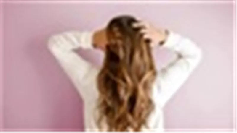 لوقف تساقط الشعر .. فوائد ماء الشاي وكيفية استخدامه في روتين العناية اليومي