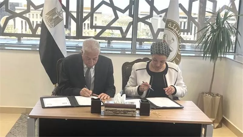 محافظ جنوب سيناء ووزيرة البيئة يوقعان بروتوكول تطوير منطقة ابو جالوم