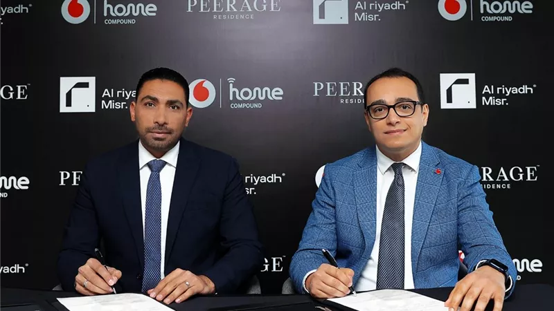 «ڤودافون مصر» و«الرياض مصر» توقعان اتفاقية شراكة لتقديم خدمات الاتصالات المتكاملة في مشروع Peerage القاهرة الجديدة