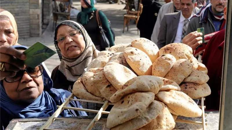 كيف تحسب نصيبك من الخبز بعد ارتفاع سعر الرغيف إلى 20 قرشًا؟