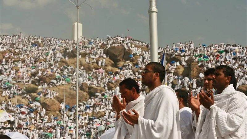 هل يجوز استعمال الكريمات أثناء الإحرام؟.. «الإفتاء تُجيب»