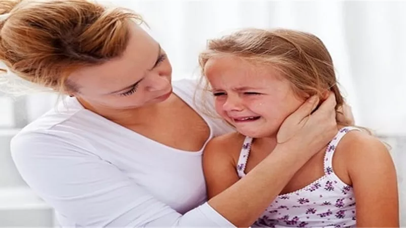 4 أخطاء تفقد طفلك الثقة بالنفس .. أبرزها التوبيخ 