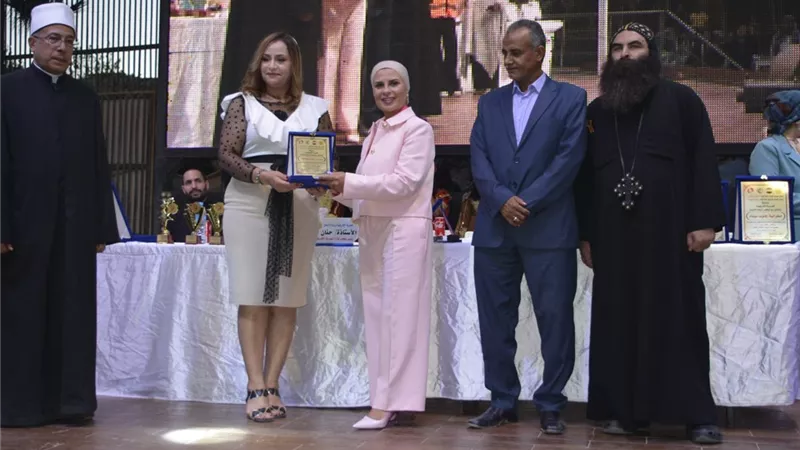 «المصرية الأفريقية» تكرم أمل المغربي مديرة مدرسة بشرم الشيخ
