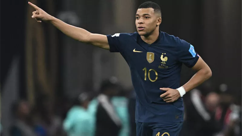استبعاد كيليان مبابي من قائمة منتخب فرنسا بعد الانتقال إلى ريال مدريد 