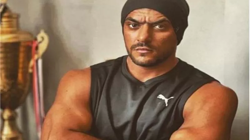 أحمد العوضي يستعرض لياقته البدنيه بالجيم عبر انستجرام