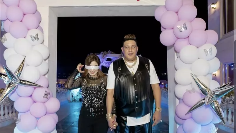 حمو بيكا يفاجئ زوجته في عيد ميلادها بهدية ثمينة (صور)  