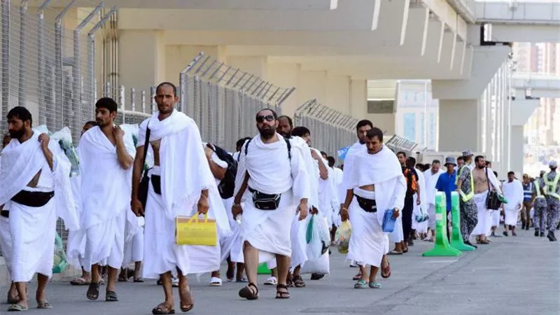  ما حكم طهارة ملابس الإحرام إذا وقع عليها دم؟.. «الإفتاء تُجيب»