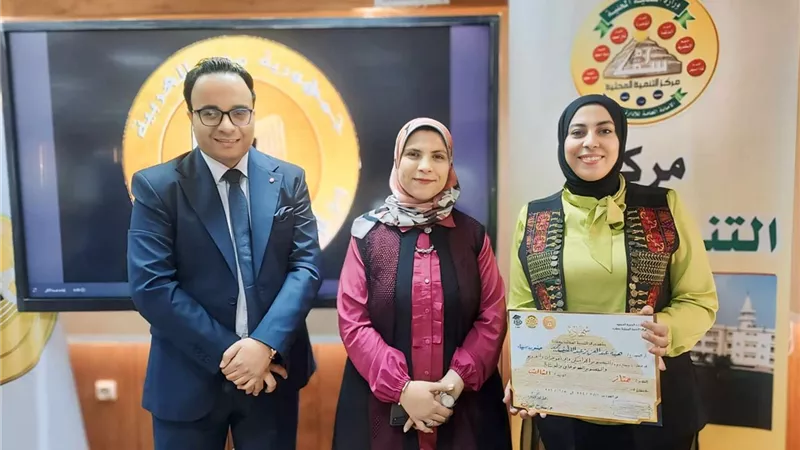 «هبة الضبع» الثالثة في دورة الجرافيك والانفوجراف 