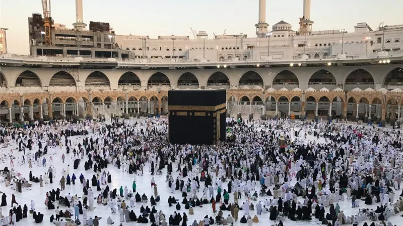 ما حكم الدين في واقعة السيدة الراقصة أمام الكعبة ؟ 