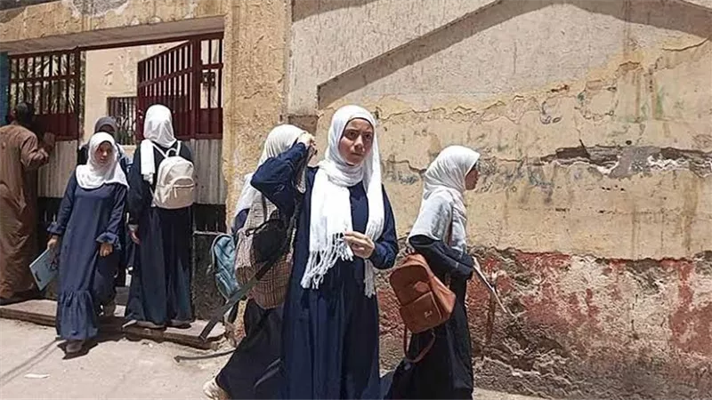 رئيس المنطقة ووكيلها يكرمان أوائل طالبات الشهادة الإعدادية الأزهرية بالإسكندرية (صور) 