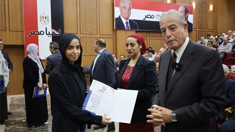 مكآفات مالية وشهادات تقدير لأوائل الشهادة الإعدادية بجنوب سيناء