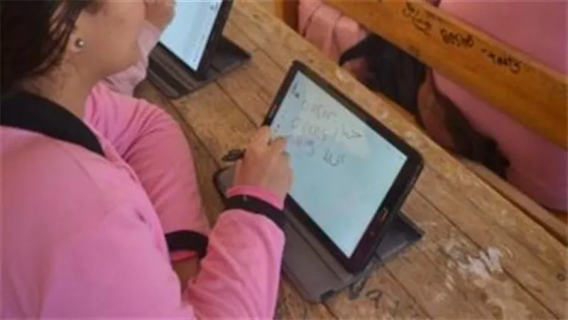 ما موقف طلاب الثانوية غير الحاصلين على التابلت؟.. وزير التعليم يجيب