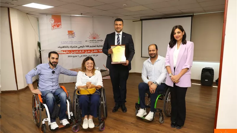 مؤسستا التجاري الدولي والحسن لدمج القادرون باختلاف تحتفلان بتسليم 100  كرسي كهربائي للأطفال