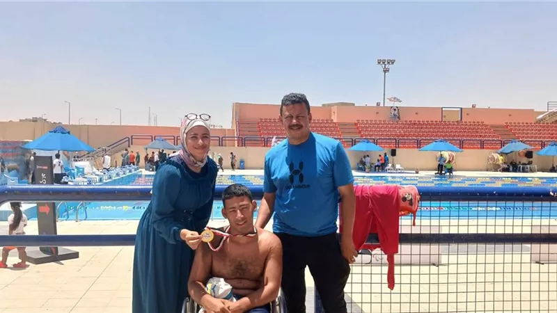 سيناوي من أصحاب الهمم يفوز بذهبية كأس مصر للسباحة البارالمبية