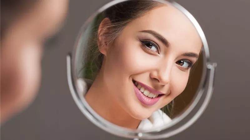  خطوات تطبيق المكياج البرونزي فى عيد الأضحى 2024