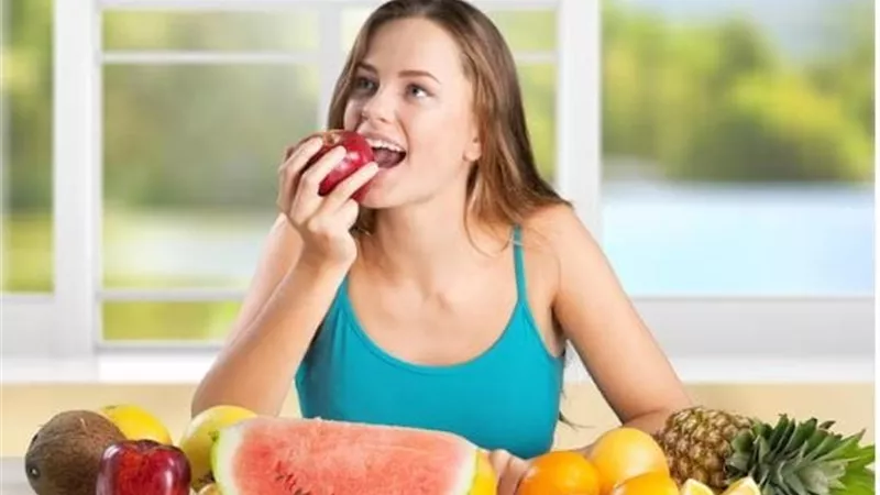 لصحة جسمك.. 7 فواكه تجنبٍ تناولها على معدة فارغة