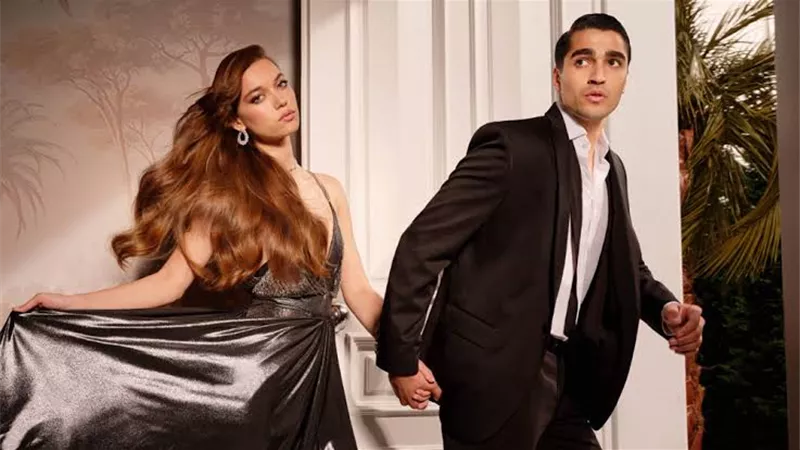 حقيقة زواج أبطال مسلسل الطائر الرفراف في إسبانيا 