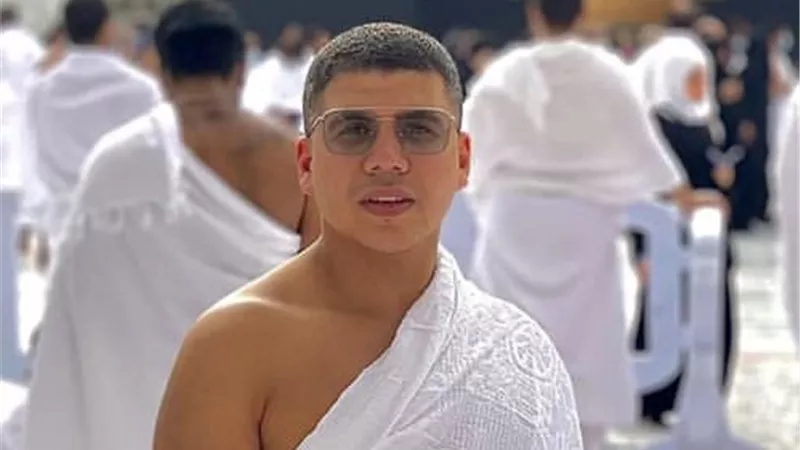 نجوم الفن يؤدون مناسك الحج.. إلهام شاهين وعمر كمال