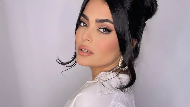 بفستان أبيض لامع.. أسماء جلال تنشر صورة من «أولاد رزق 3»
