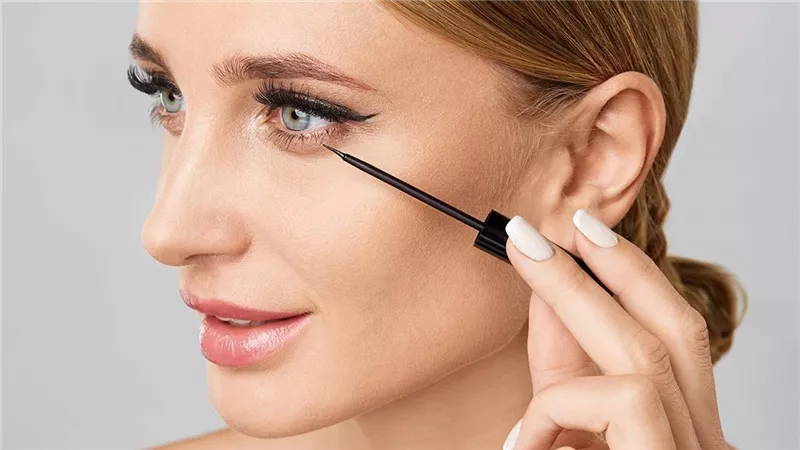  أحدث صيحات رسمات الأيلاينر لصيف 2024 |صور