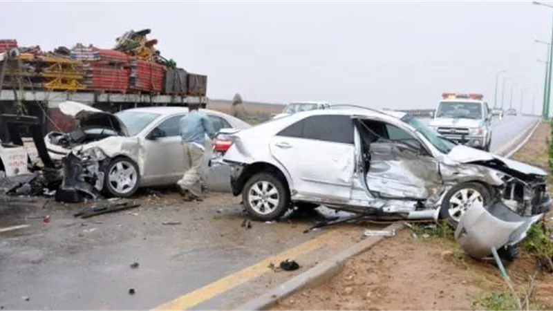 إصابة 4 أشخاص بينهم 3 أطفال في حادث مروري بالوادي الجديد 